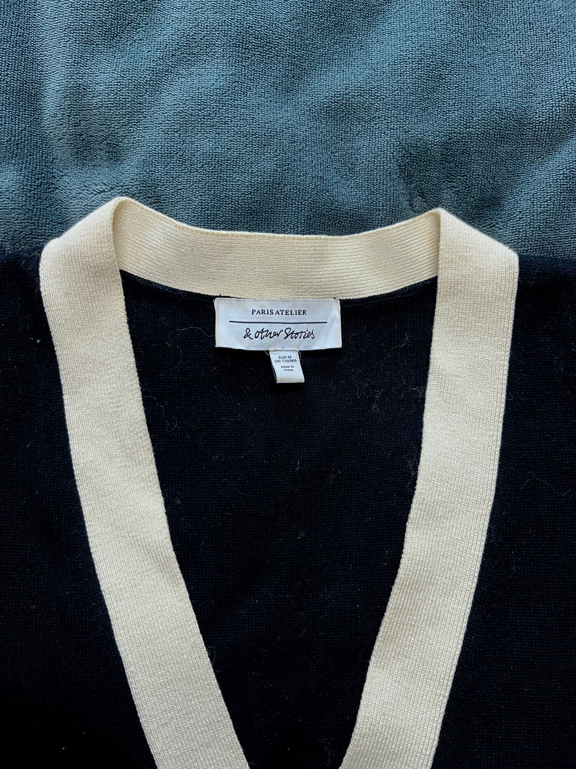 앤아더스토리즈 금장가디건 상품이미지2