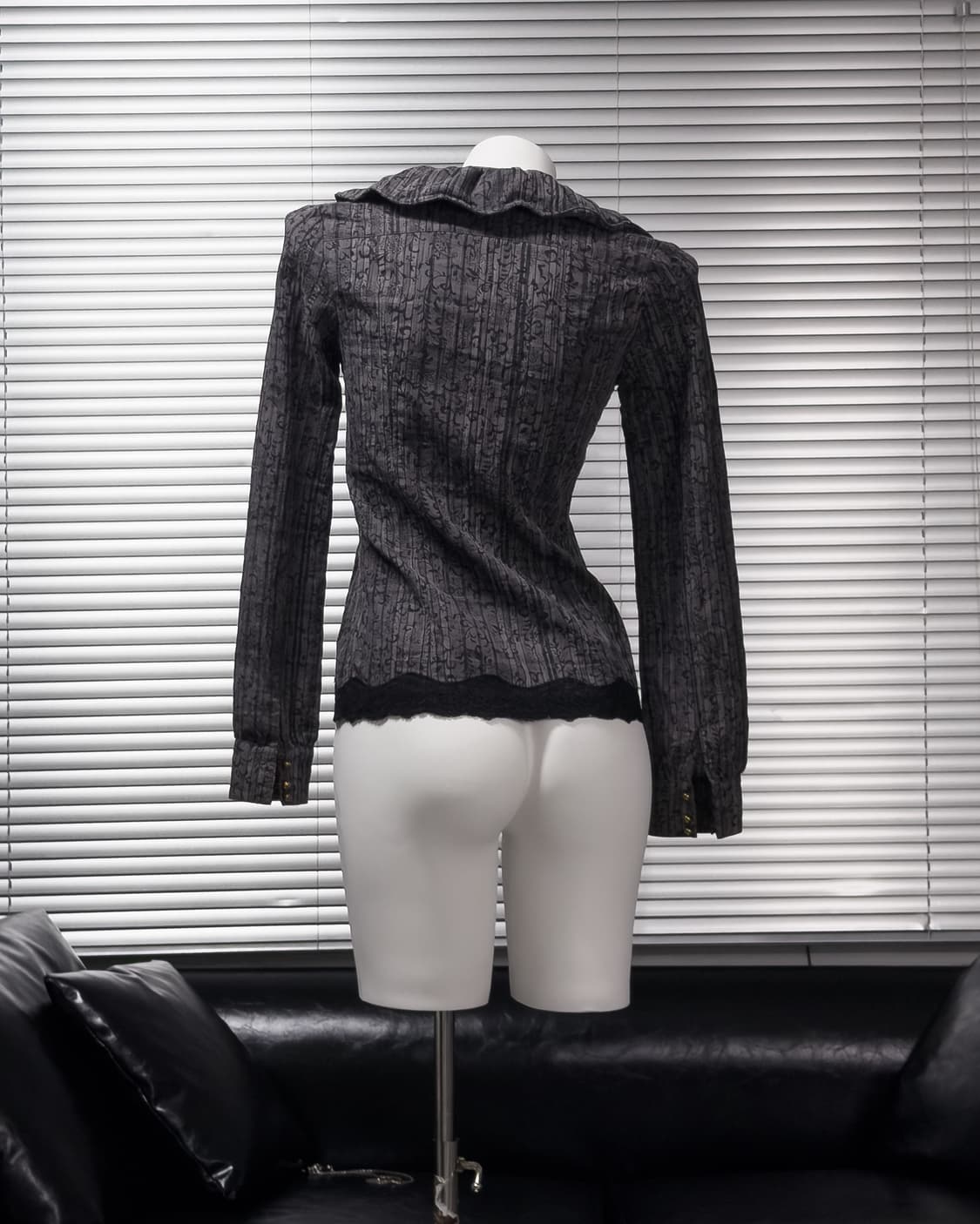 {UNKNOWN} Gothic Pattern Lace Hem Shirt  상품이미지3