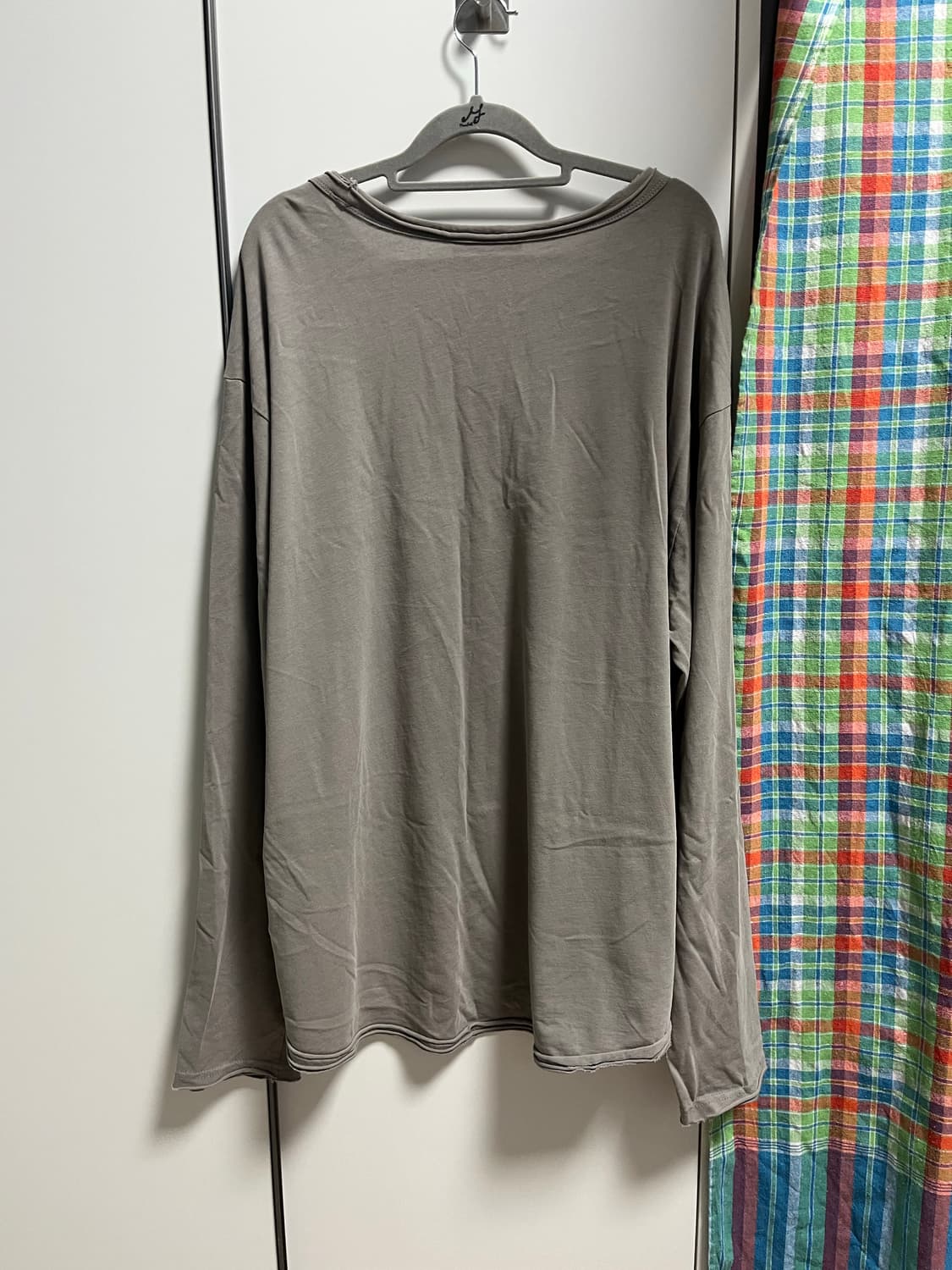 인사일런스 카키 롱슬리브 상품이미지3