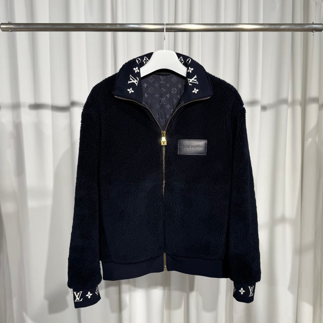 (100) 루이비통 모노그램 레더 패치 플리스 블루종 재킷 상품이미지1