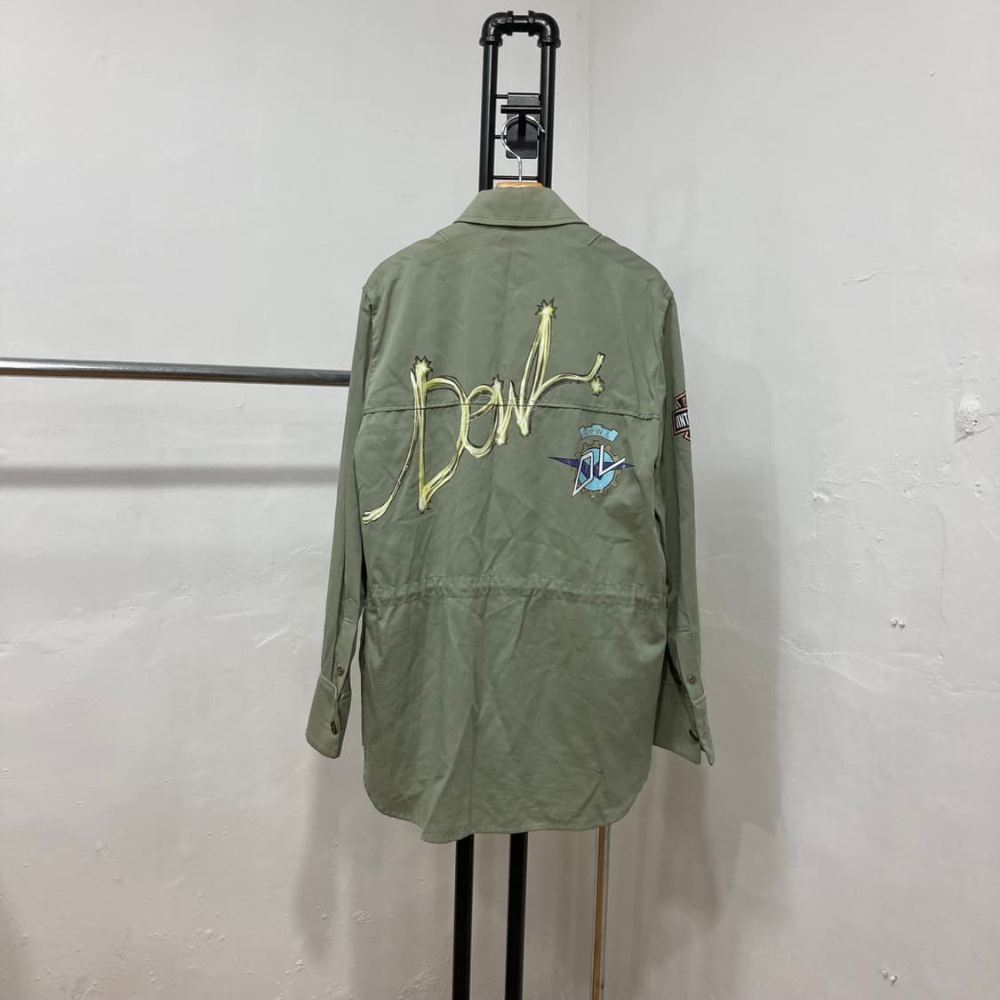 듀엘(DEWL) 백 로고 그래픽 와펜 야상 셔츠 자켓 상품이미지6