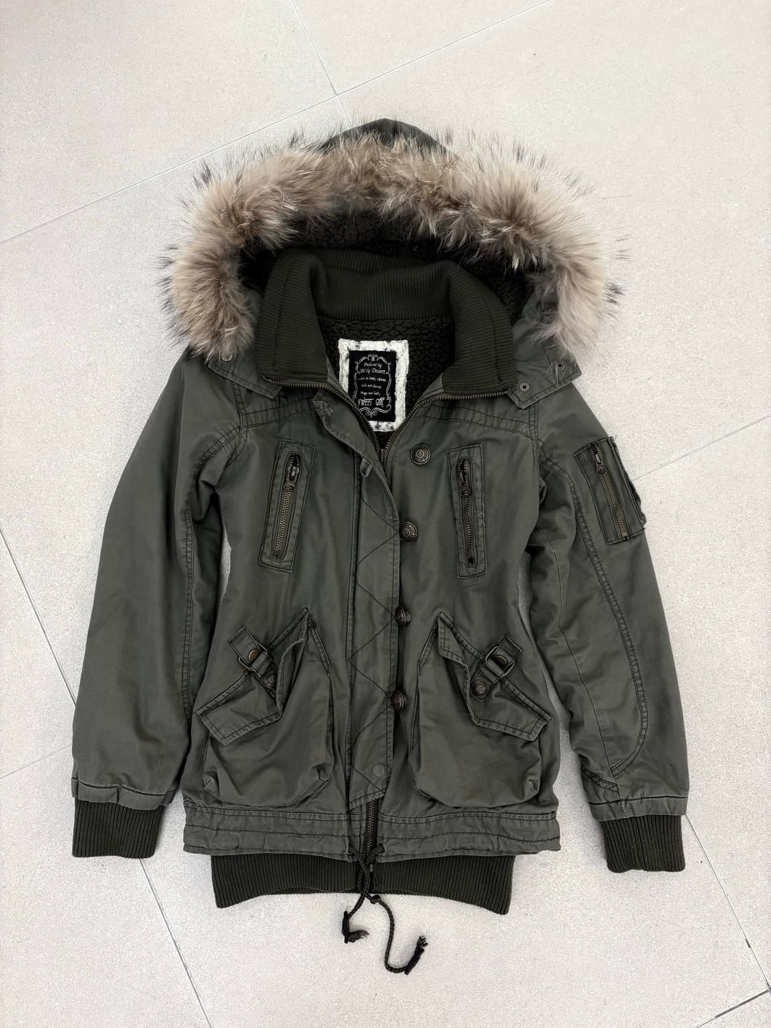 카키 퍼 점퍼 상품이미지1