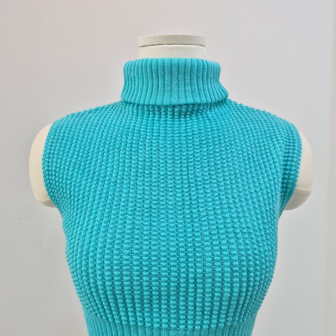 프랑스산 터쿼이즈 블루 터틀넥 민소매 니트 상품이미지4
