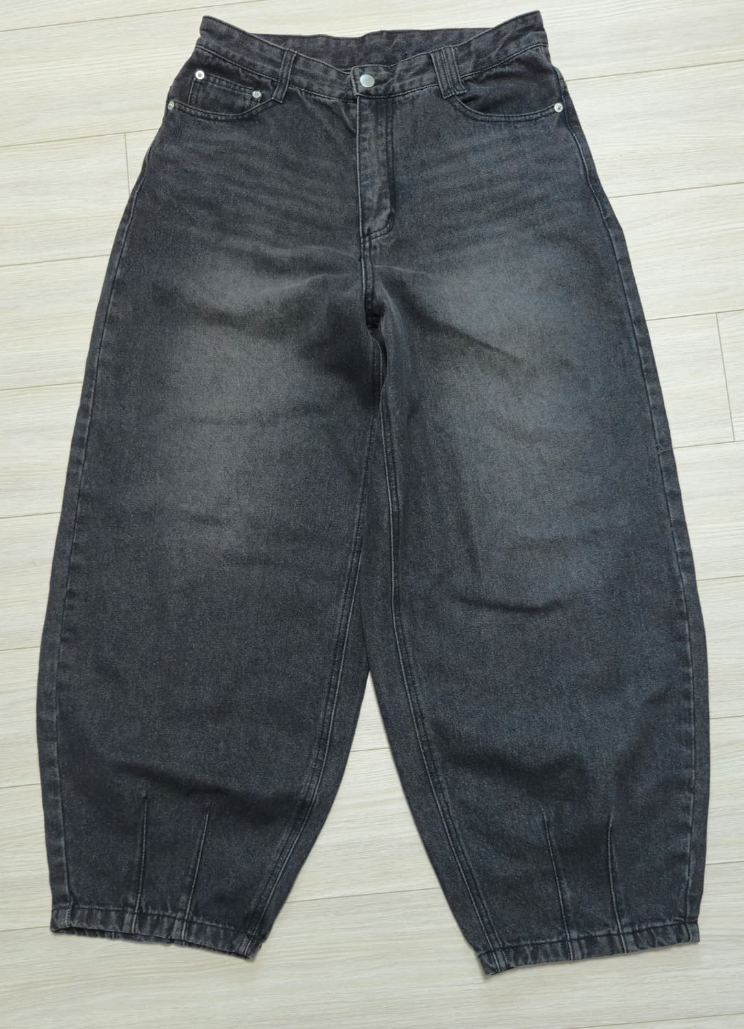 커브드 벌룬 다트 데님팬츠 더스트블랙 상품이미지1