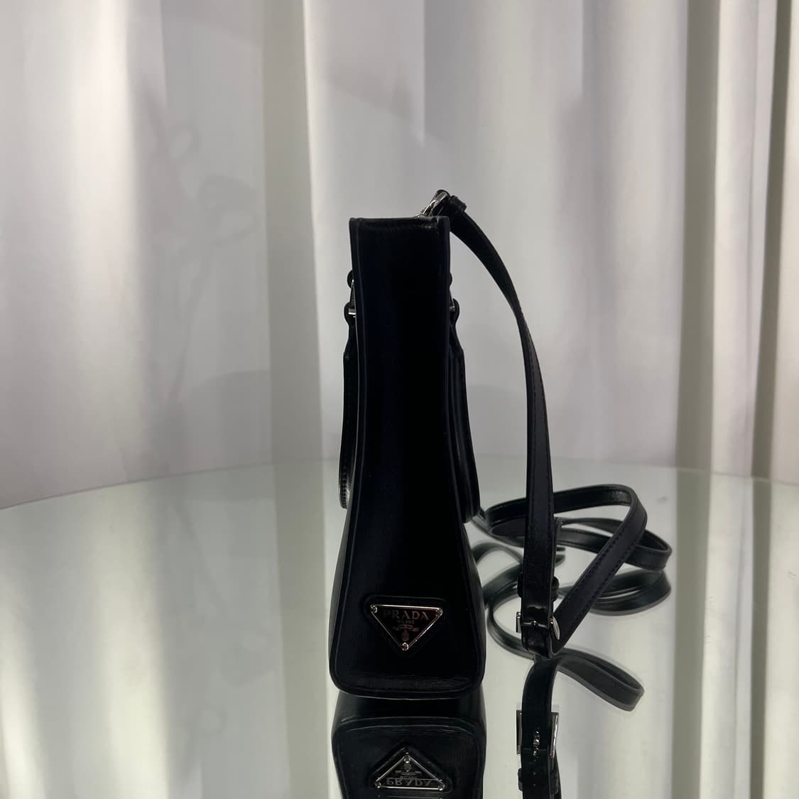프라다 엠보싱 삼각로고 미니 토트백 상품이미지3
