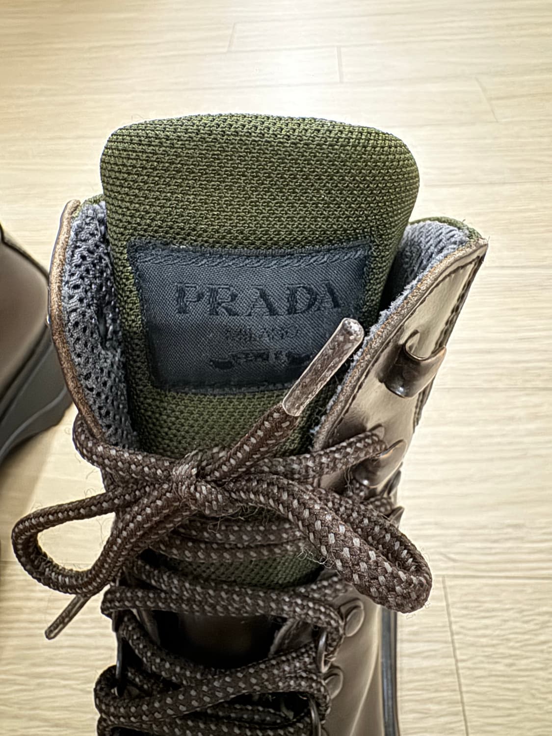 프라다 Y2K 스타일 컴뱃 부츠 상품이미지7