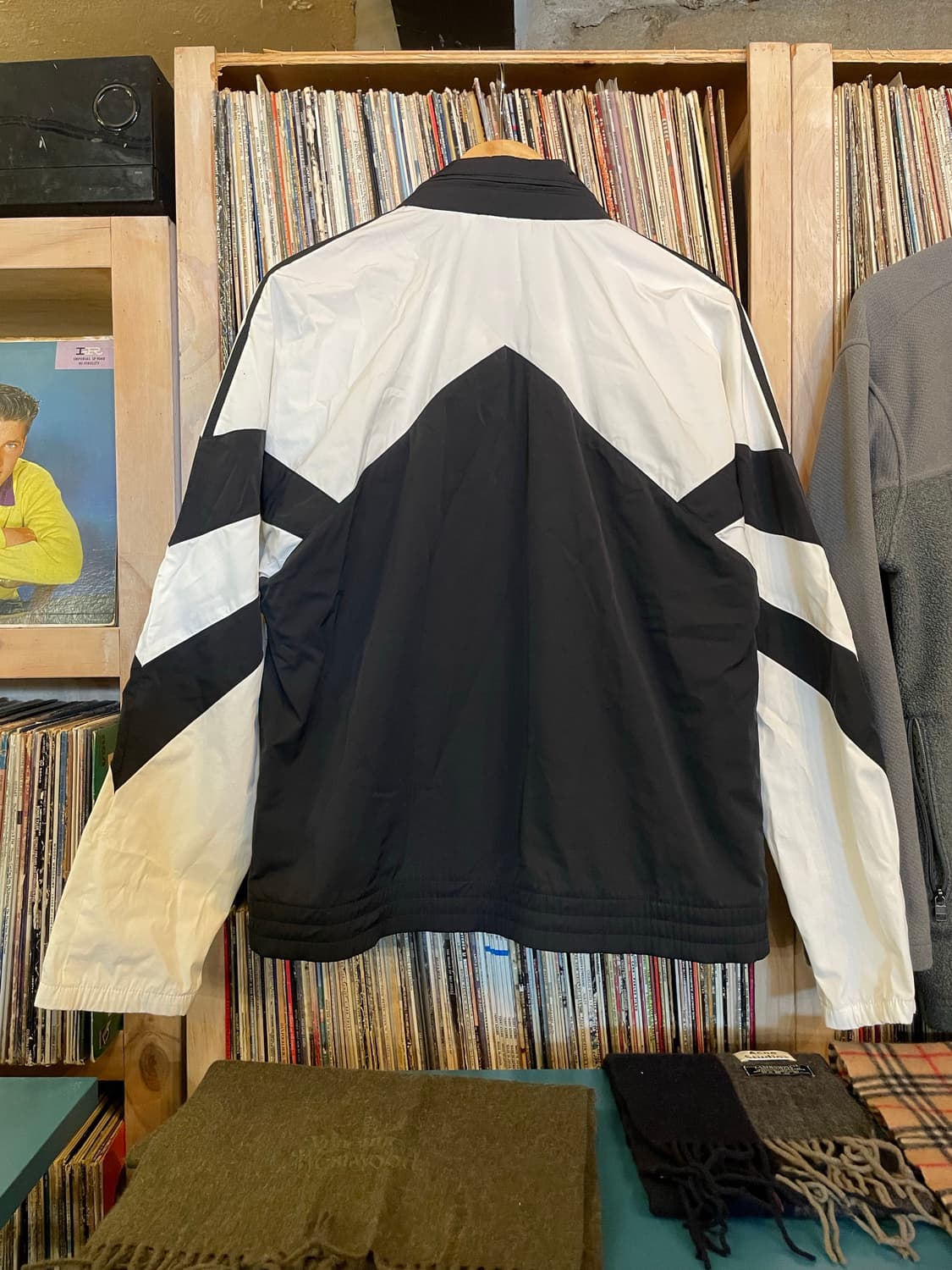 아디다스 화이트 배색 히든후디 윈드러너 자켓 상품이미지6