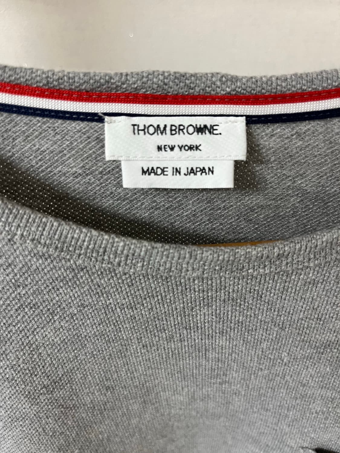 톰브라운 그레이 스트라이프 맨투맨 L사이즈 정품 상품이미지3