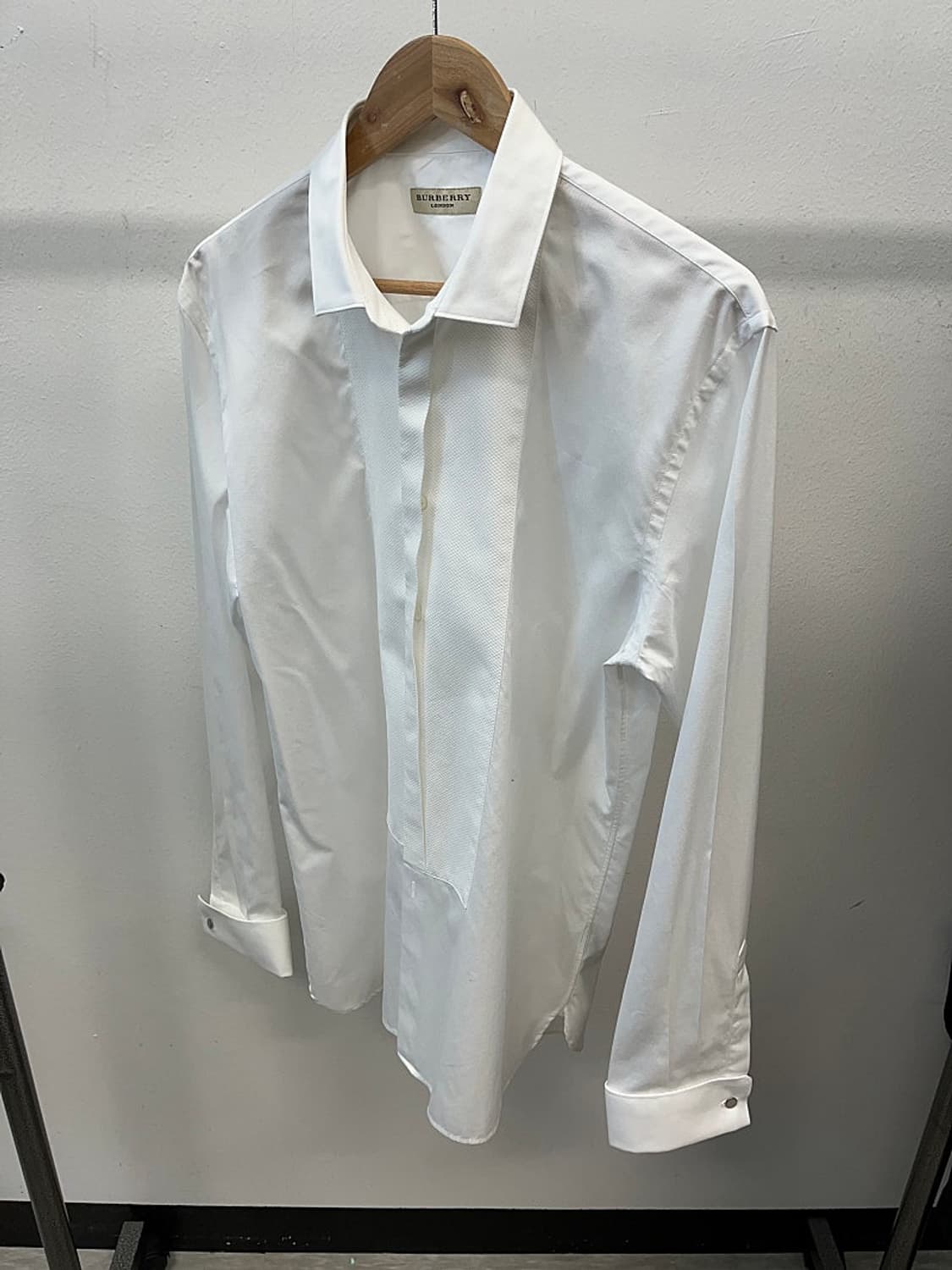 105) 버버리 커프스 화이트셔츠  상품이미지1