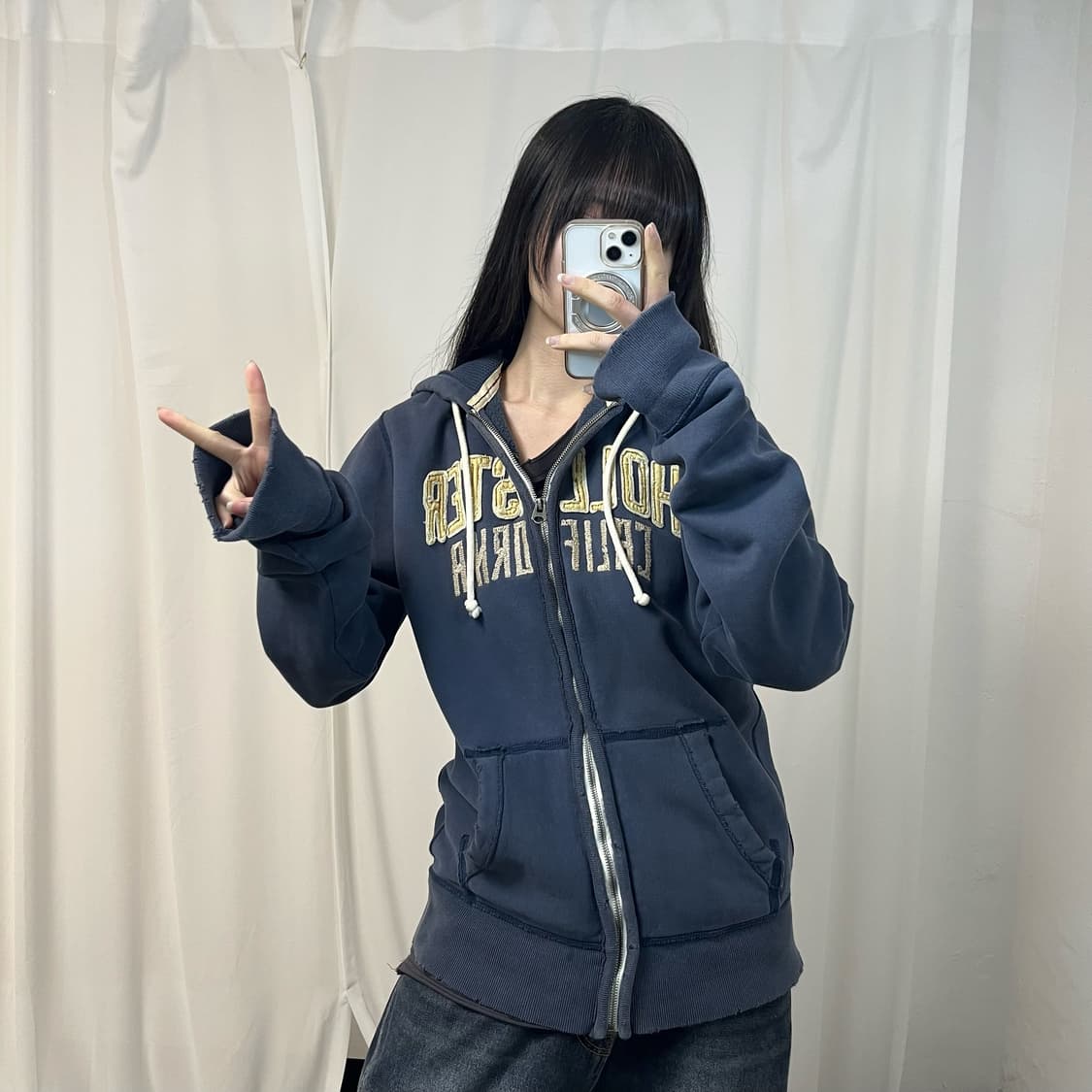 Hollister navy zip-up hoodie 상품이미지2