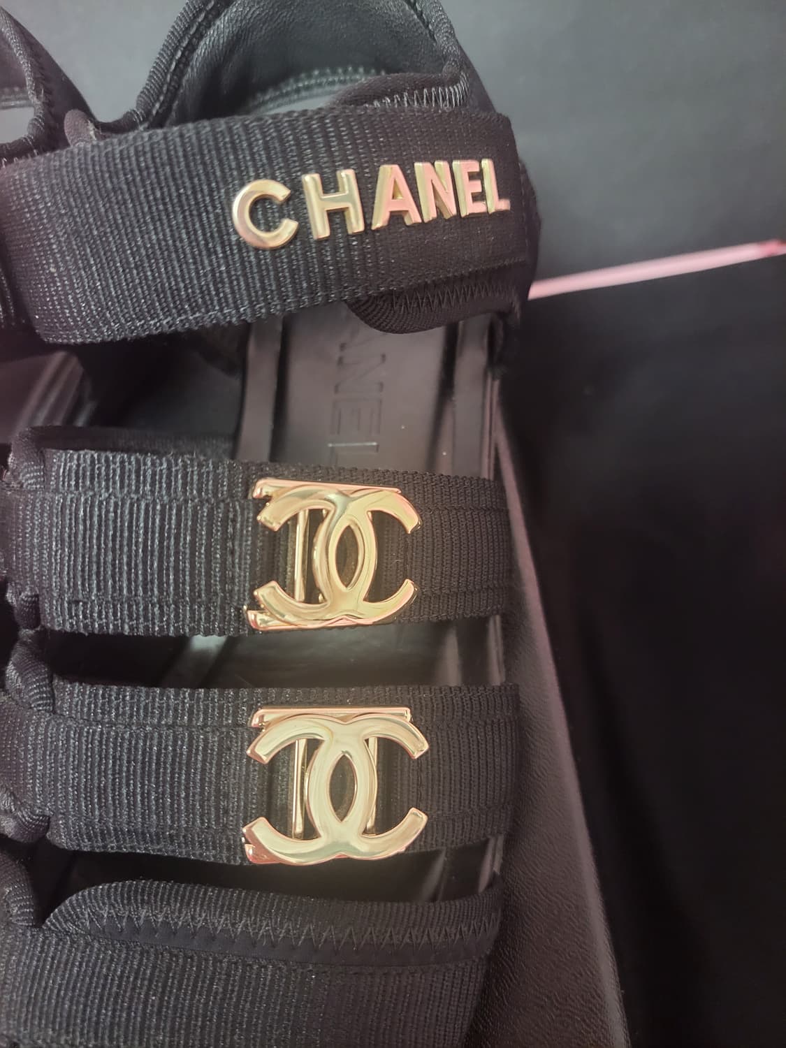 정품)급처3번신은상태좋은!샤넬 로고 블랙 벨크로 샌들 매장가270만원대 상품이미지2