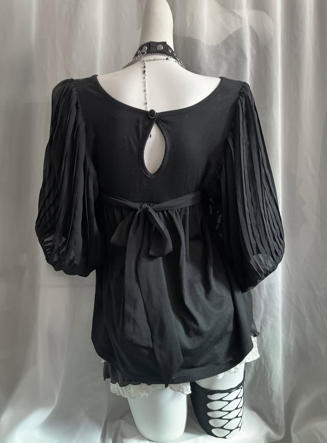 Cecilmcbee 세실맥비 오네갸루 핀턱 블라우스 상품이미지4