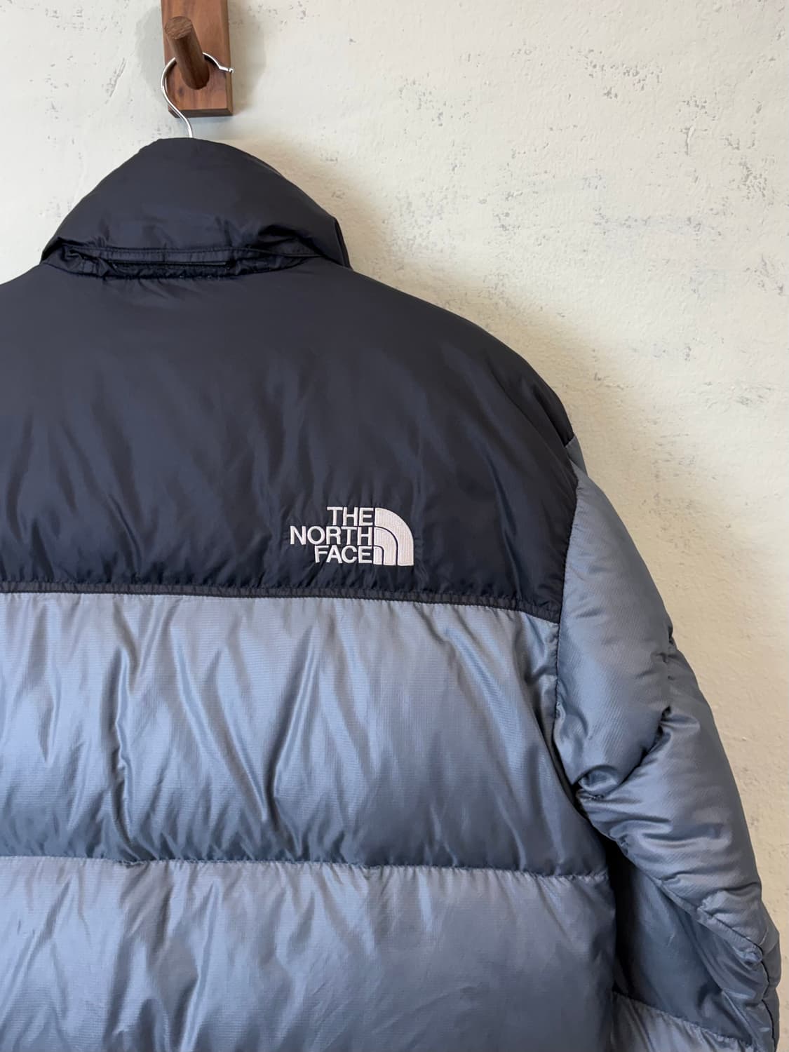 노스페이스 구형 눕시 패딩 그레이 상품이미지4