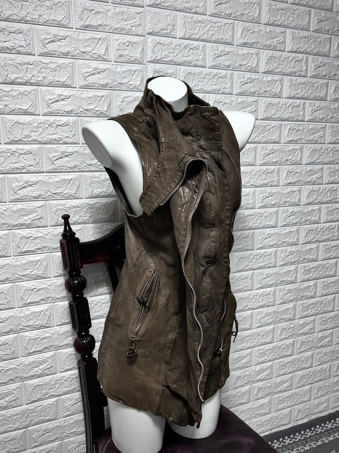 Demoo 램스킨 롱 드레이프 베스트 상품이미지1