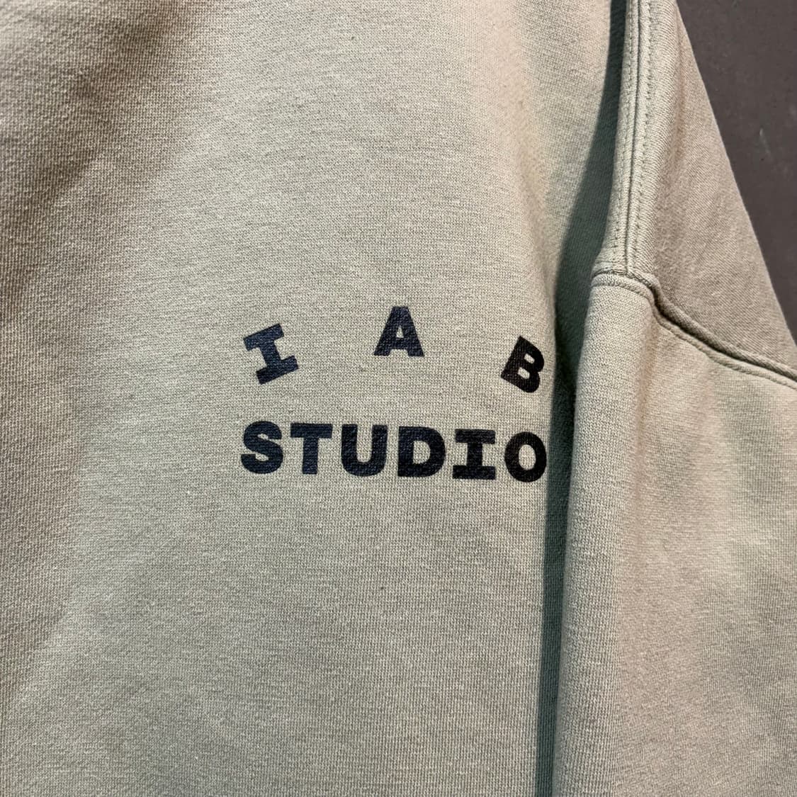 [XL] IAB STUDIO 아이앱 스튜디오 올리브 스웻 셔츠 상품이미지3