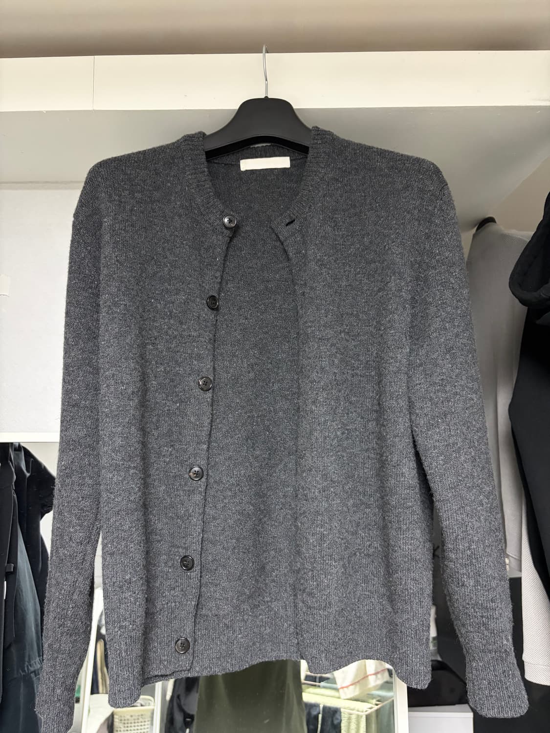 브랜디드 애프터 라운드 크롭 가디건 차콜 상품이미지3