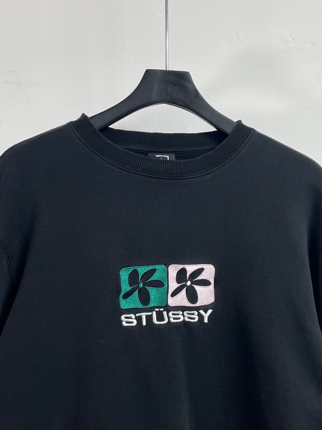 스투시 플라워 스퀘어 맨투맨 (on.612)   상품이미지2