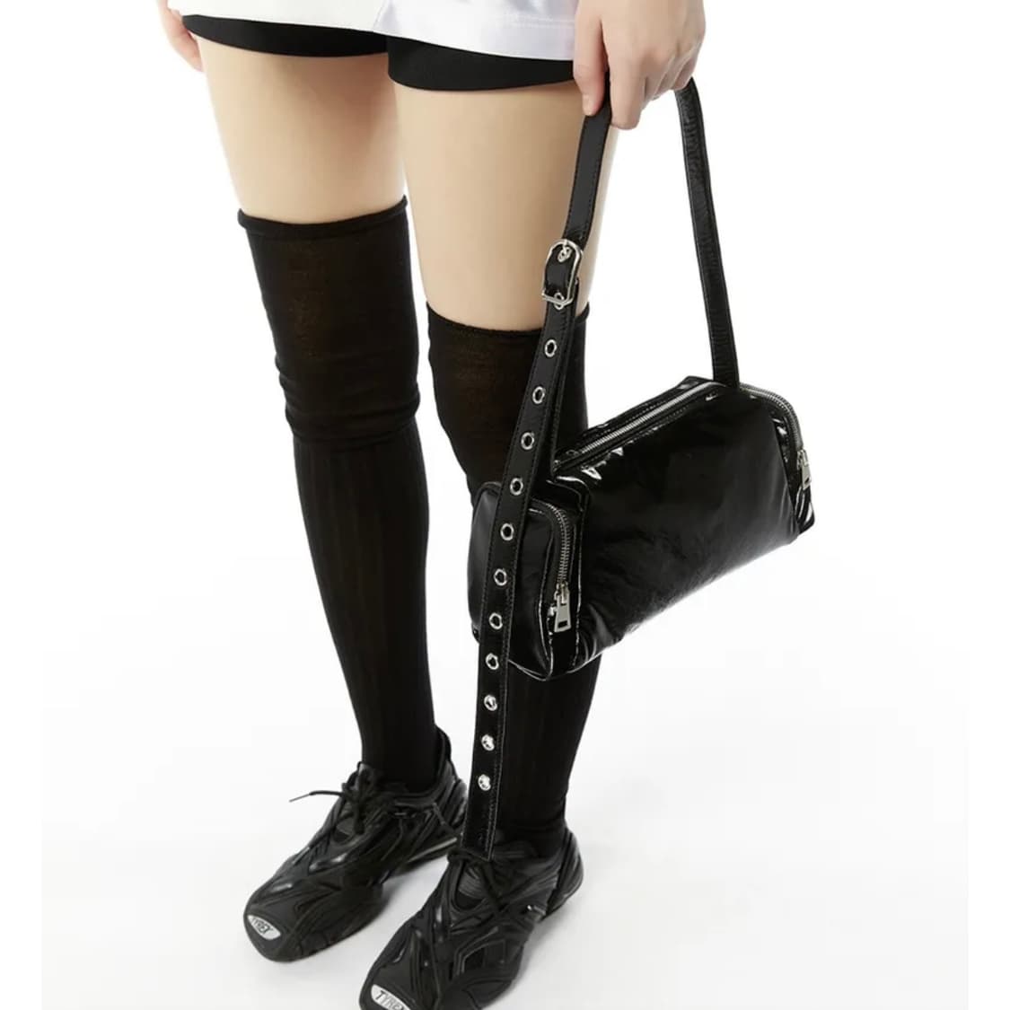 LCDC EYELET BELT-STRAP BAG (BLACK) 상품이미지1