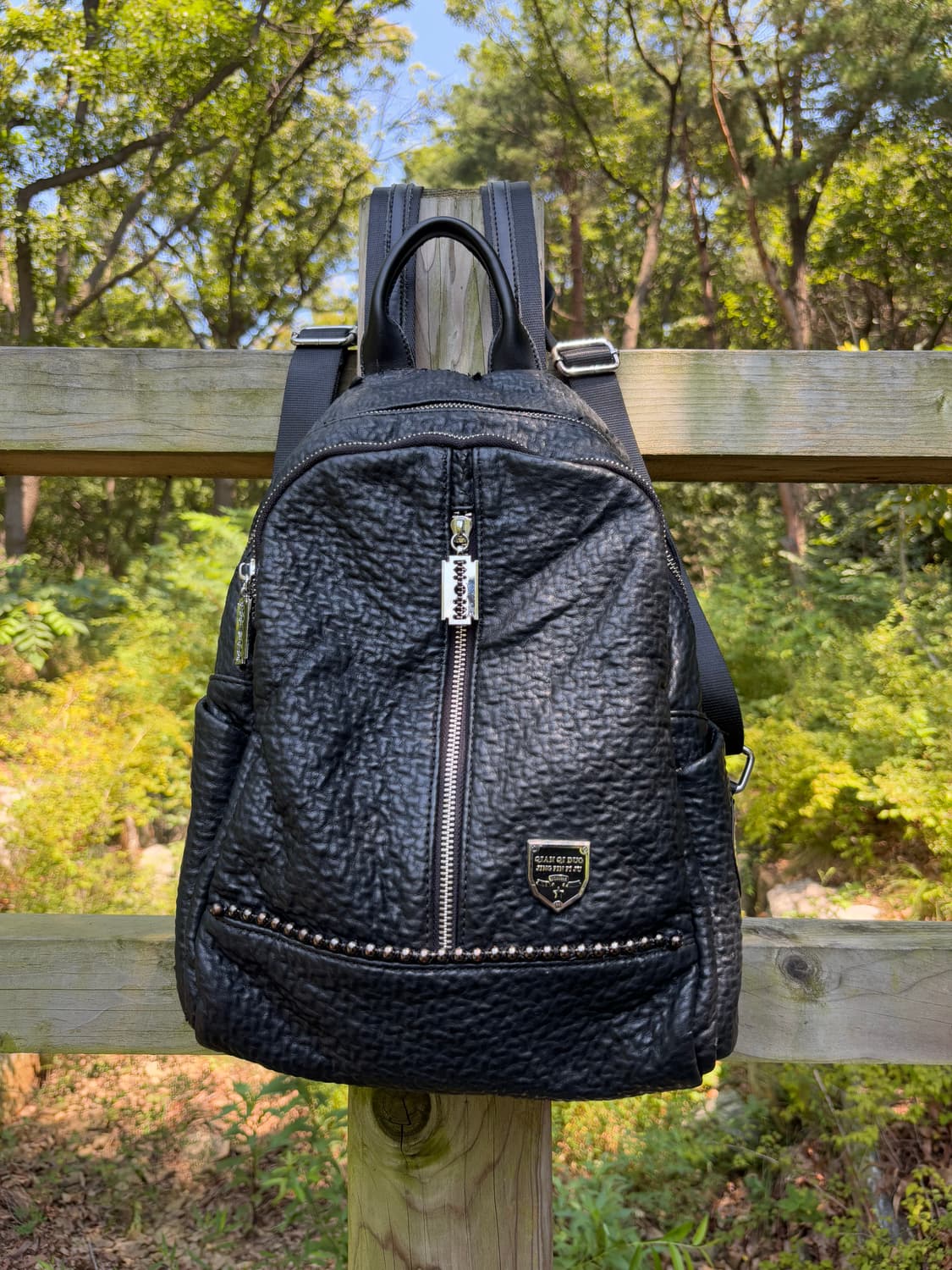 “Unknown” Black wrinkled&studded bag 상품이미지1