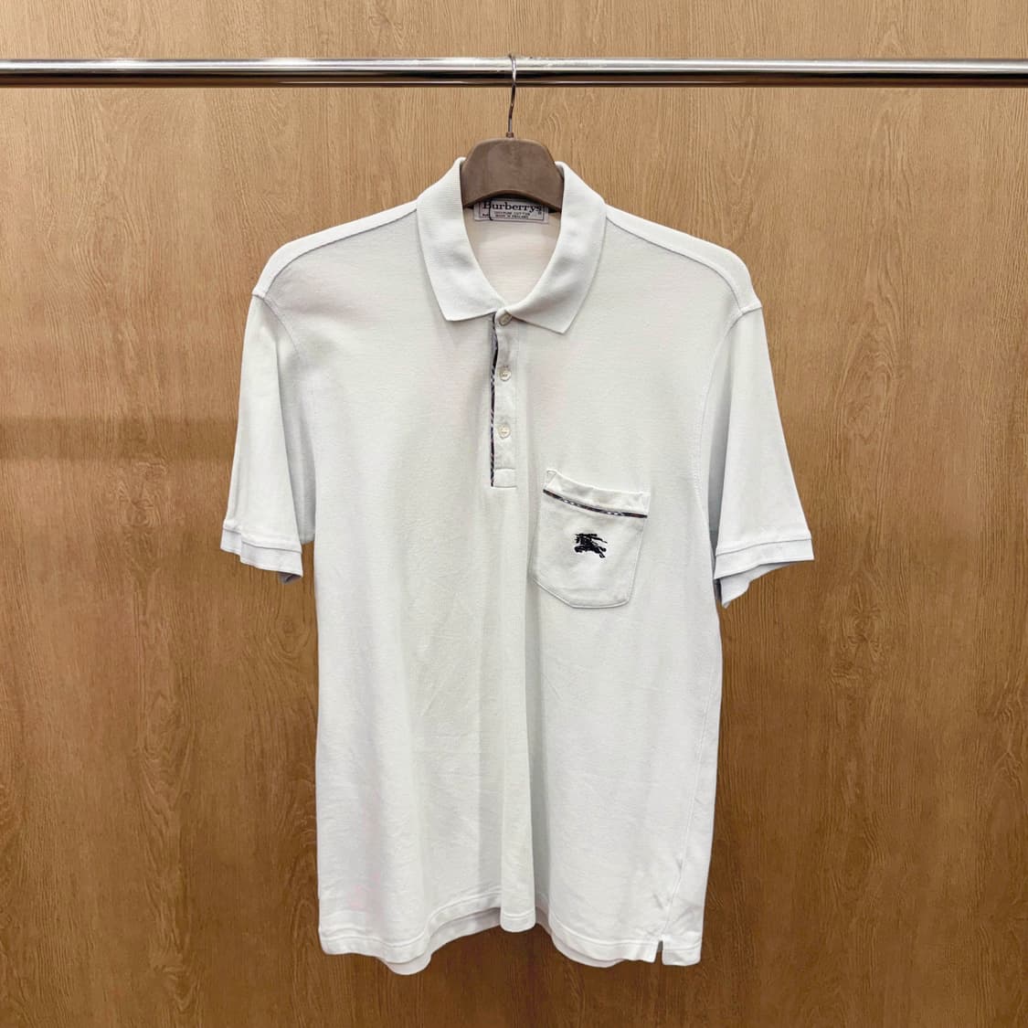 버버리 버버리스 반팔 카라티 포켓 로고 자수 디테일 연하늘 상품이미지2