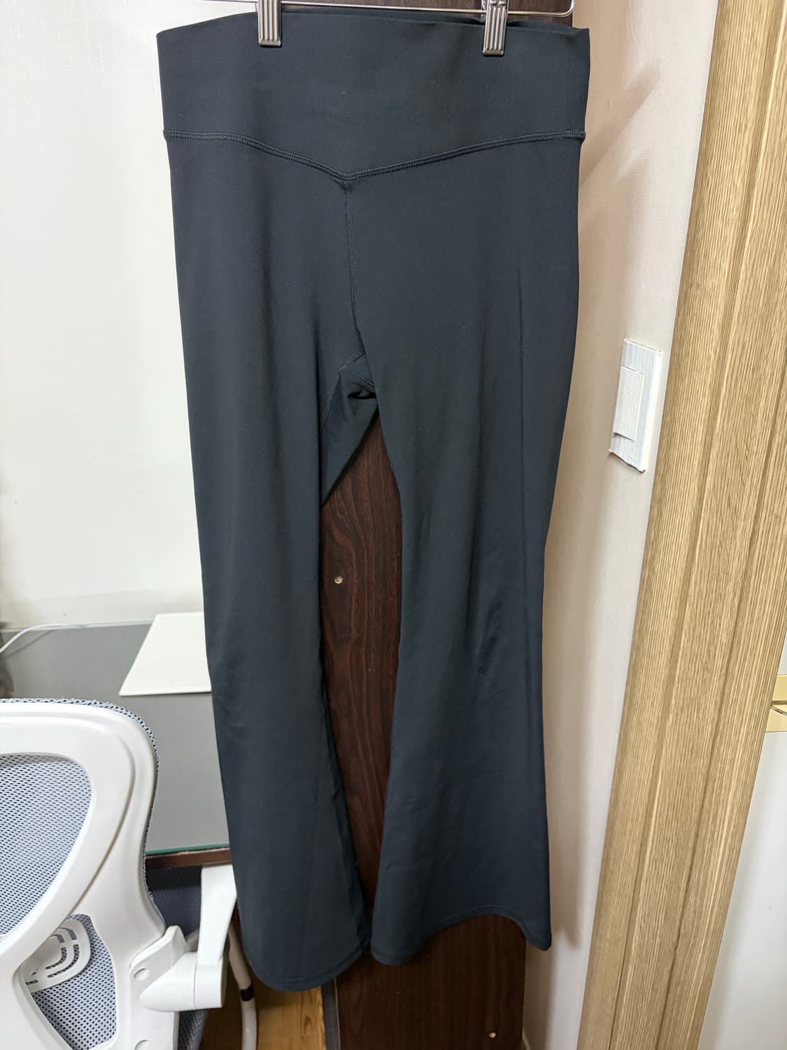 Fabletics 부츠컷 레깅스 상품이미지1