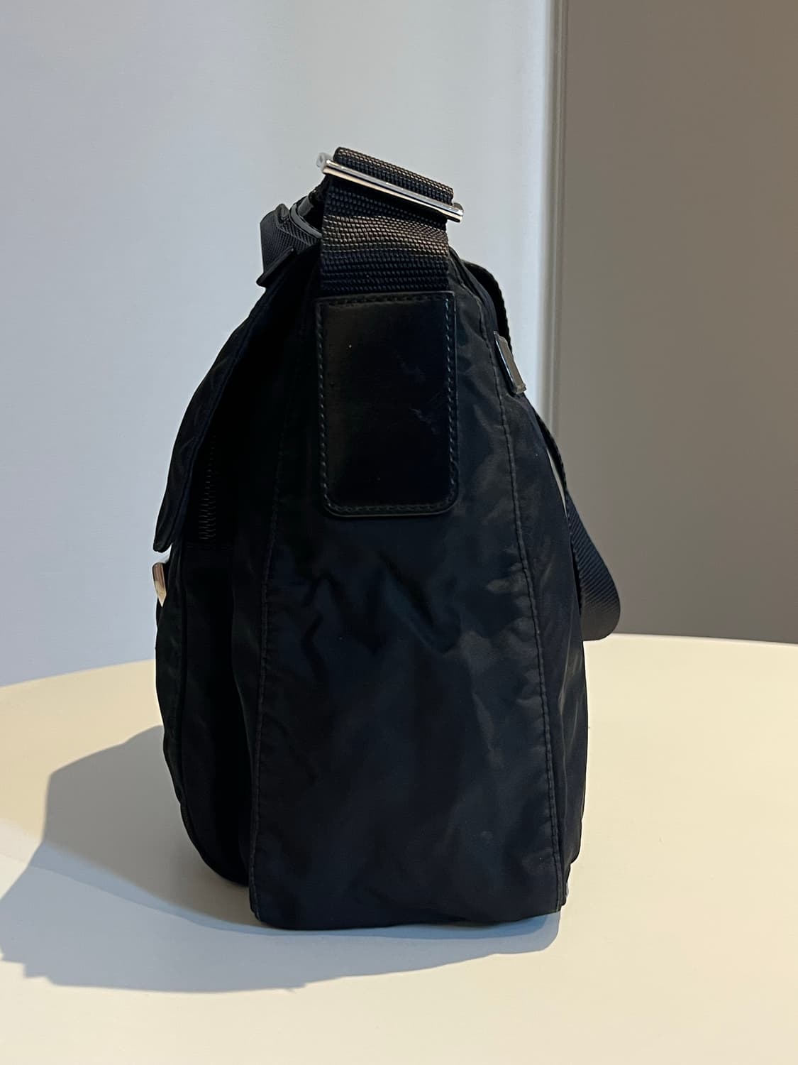 프라다 나일론 원버클 크로스백 상품이미지6