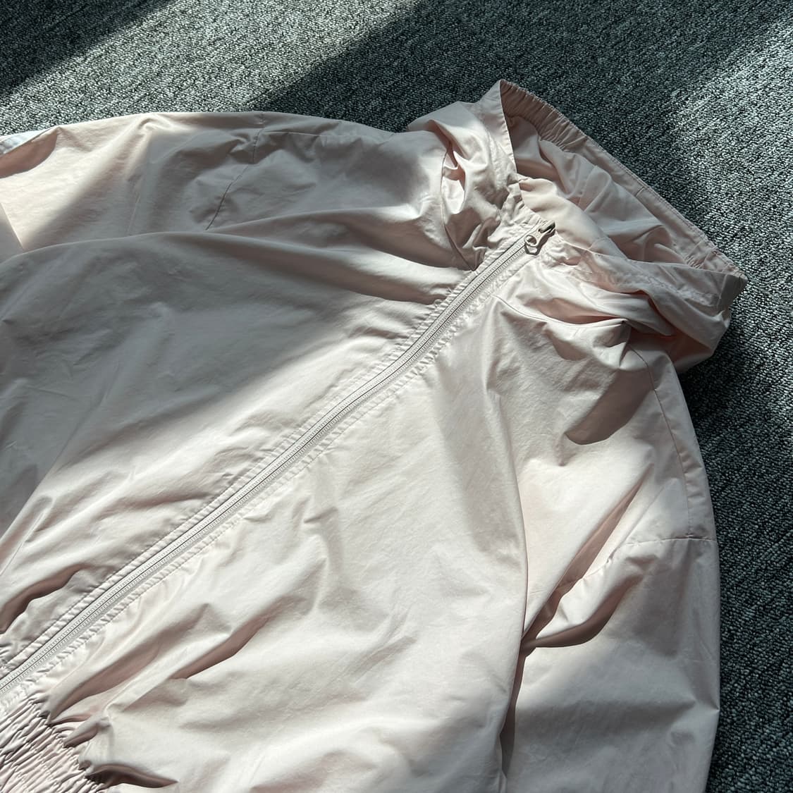 아디다스 에센셜 딸기우유 바람막이 상품이미지3