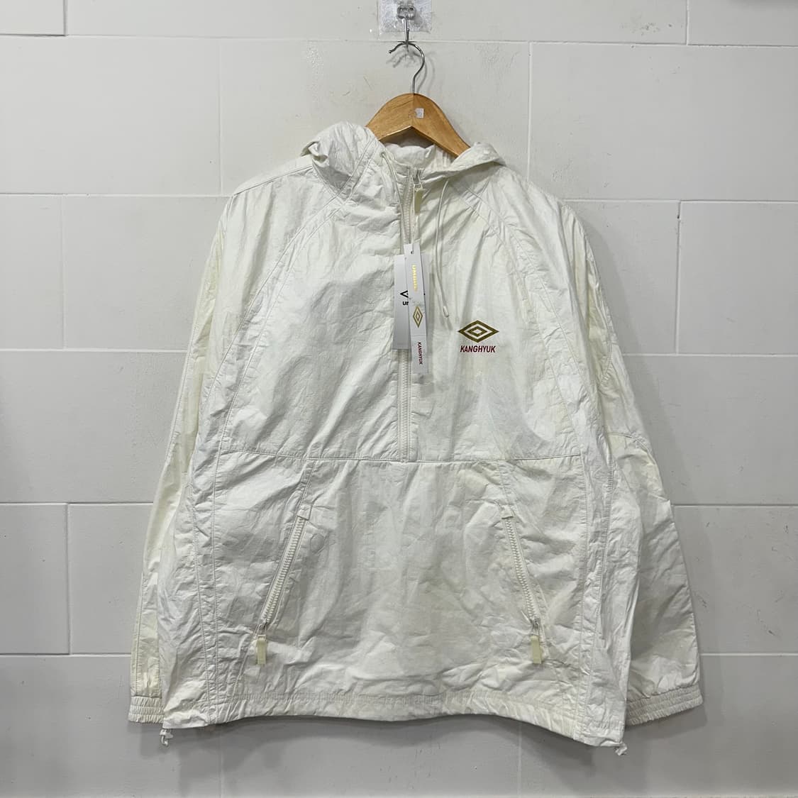 엄브로X강혁 아노락 바람막이 상품이미지1