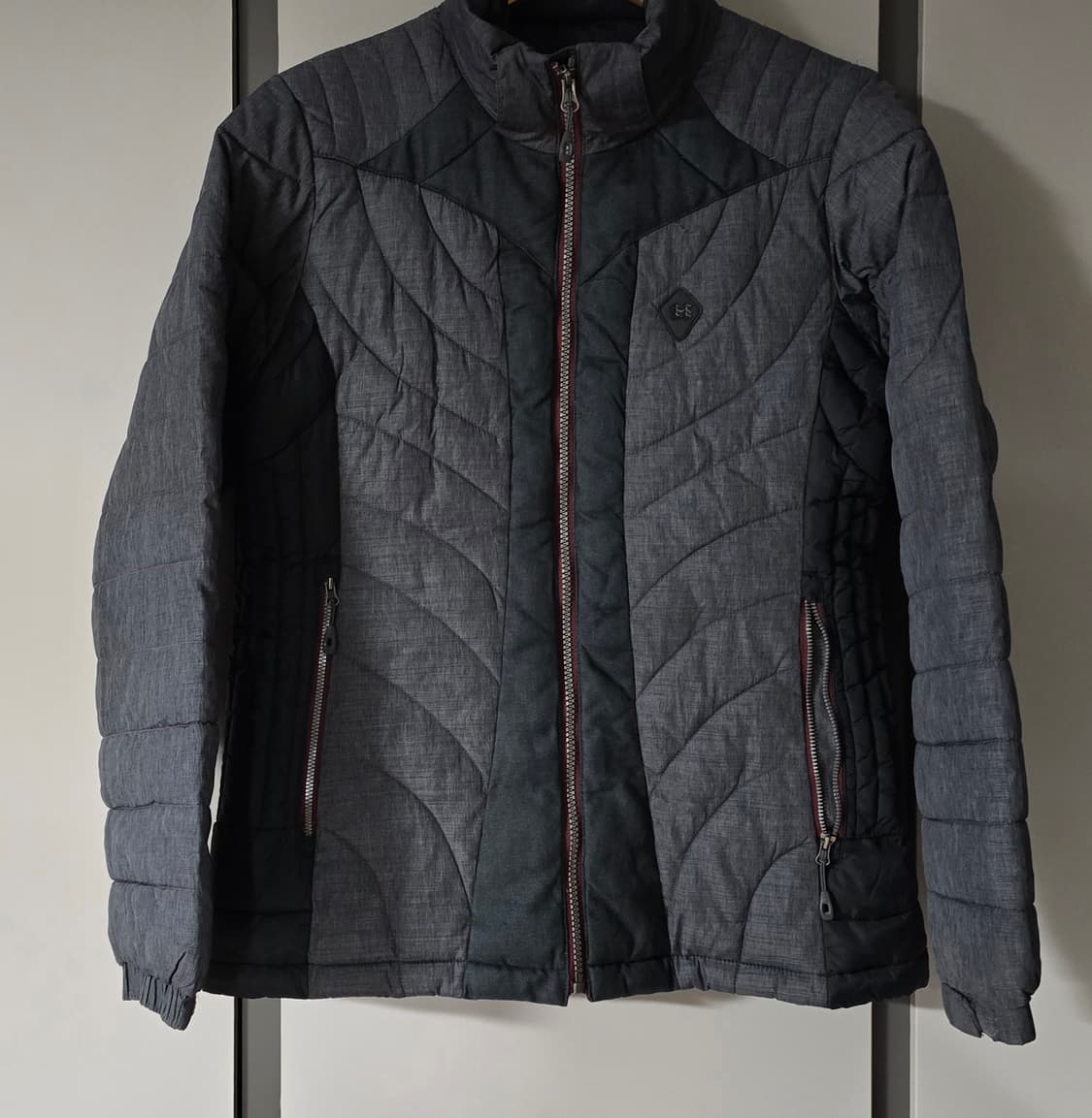 코오롱스포츠  여자 덕다운 경량패딩.
싸이즈 95.
 상품이미지1