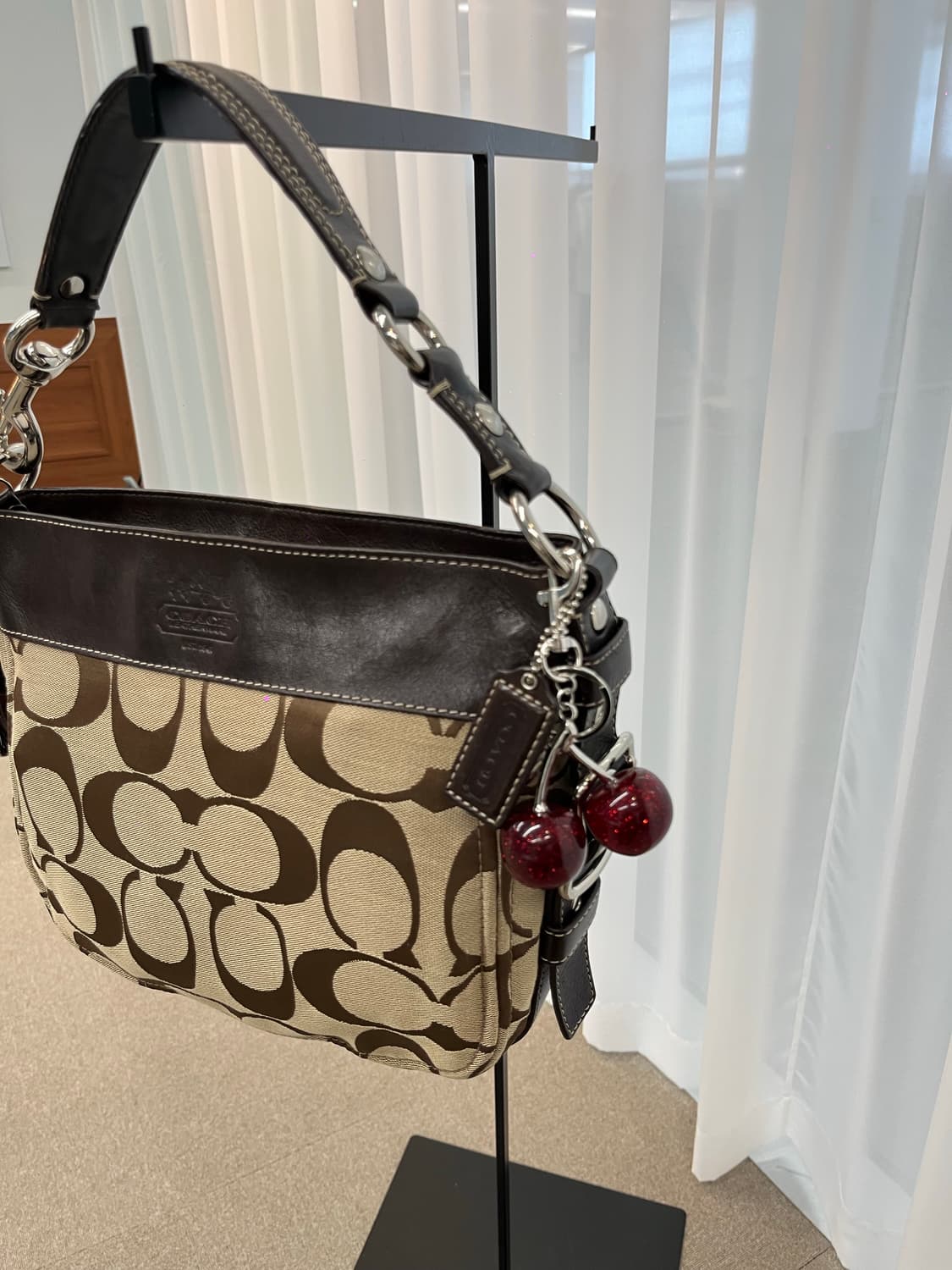 Coach Beige Square Shoulder Bag 상품이미지3