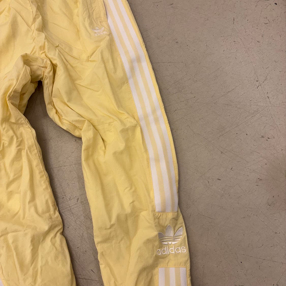 아디다스 옐로우 오리지널 트랙 조거 팬츠 상품이미지2