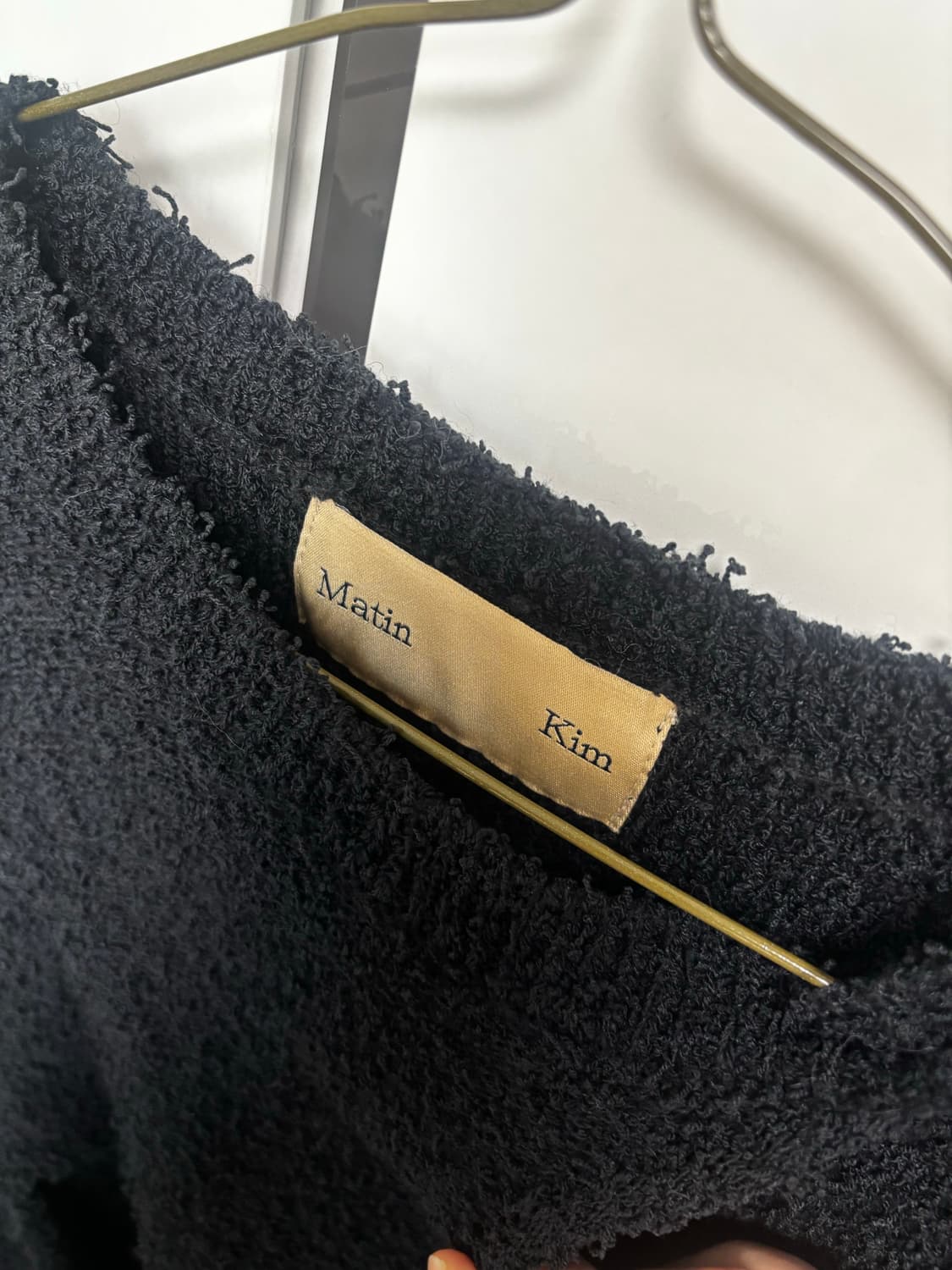 마뗑킴 홀 언발란스 니트 상품이미지1