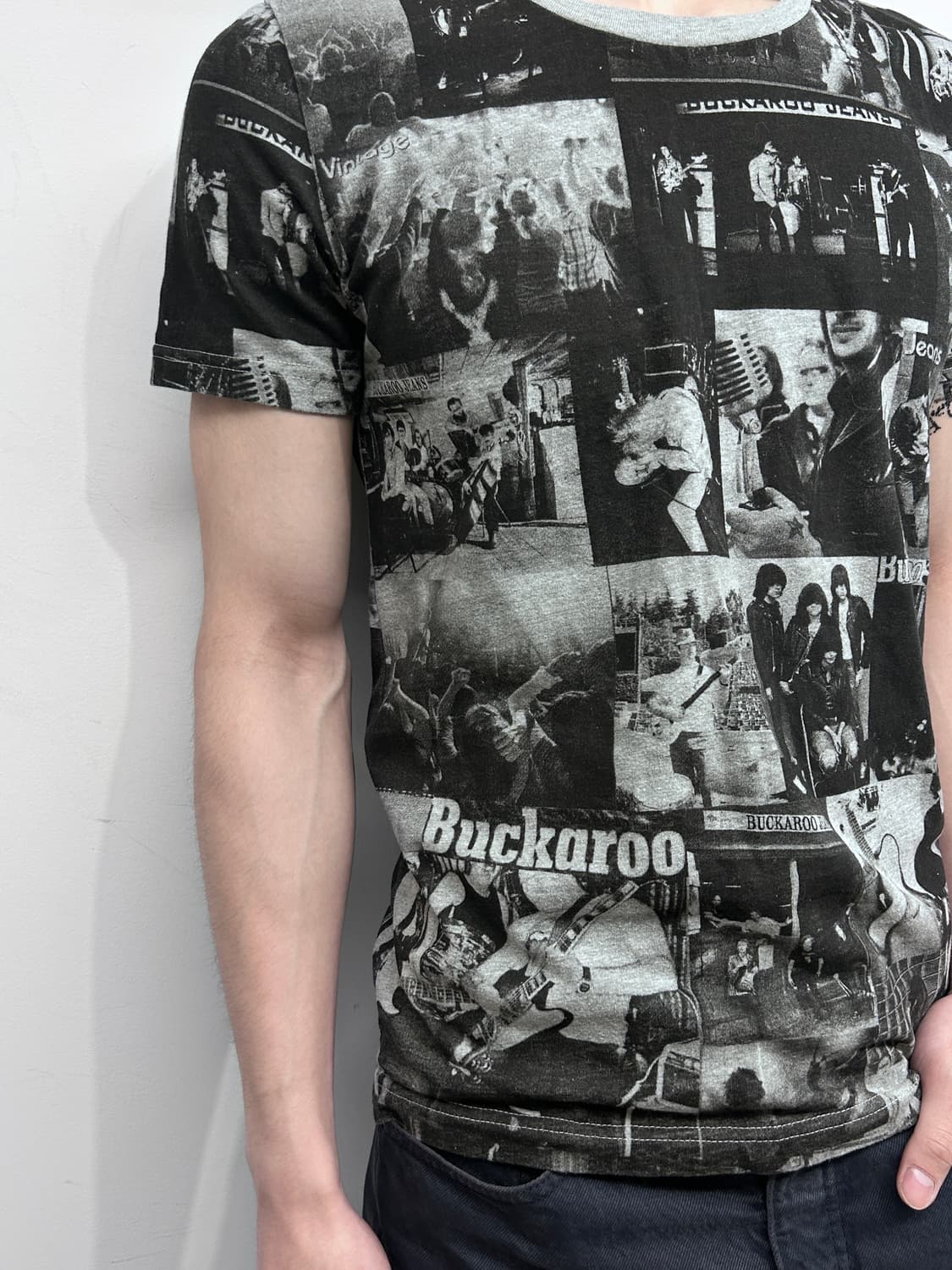 버커루 뉴스 페이퍼 그래픽 반팔 상품이미지2