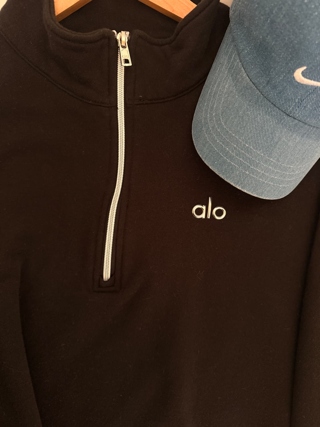 알로 요가(Alo Yoga)의 어콜레이드 1/4 집 풀오버 상품이미지1