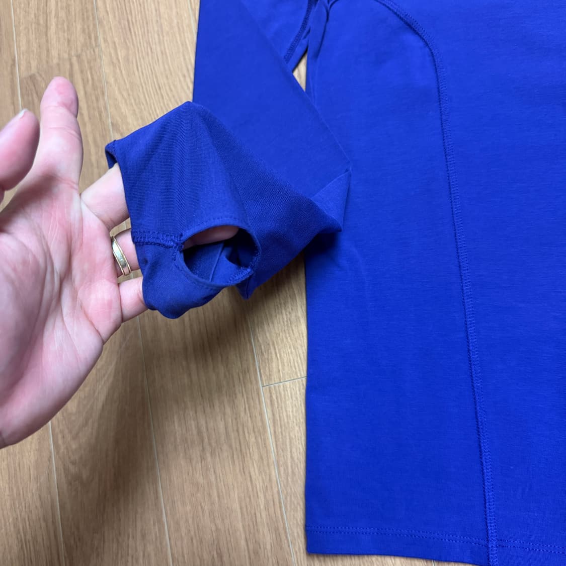 COS 슬림핏 모크넥 탑 퍼플 S사이즈 상품이미지3