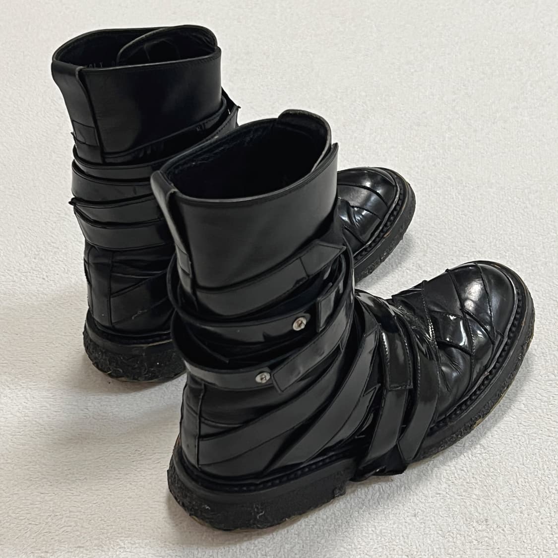 디올옴므 08AW "Lumiere Du Nord" 페이던트 스트랩 부츠 상품이미지2