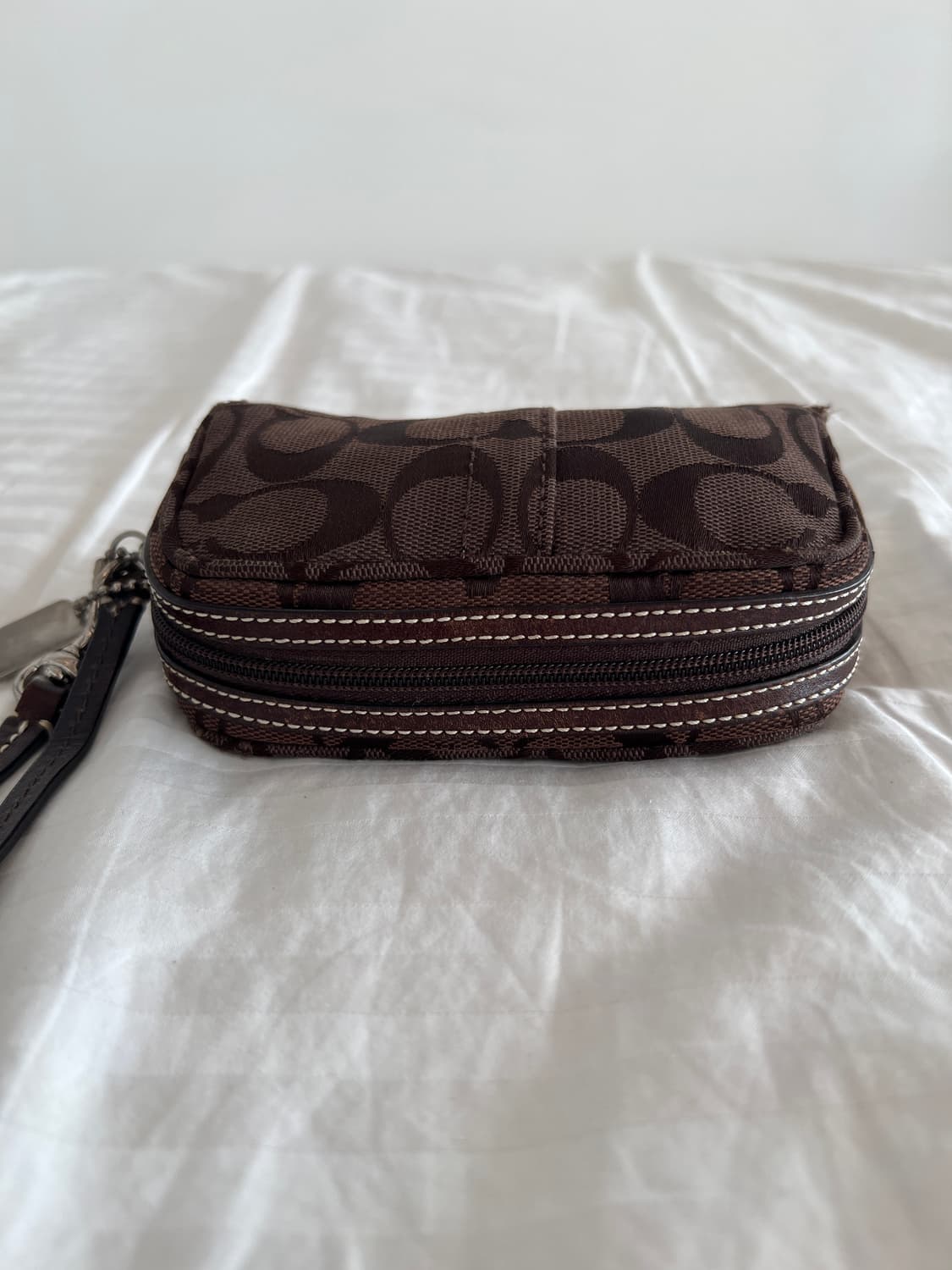 COACH 시그니처 레더 스트랩 미니 파우치 상품이미지3