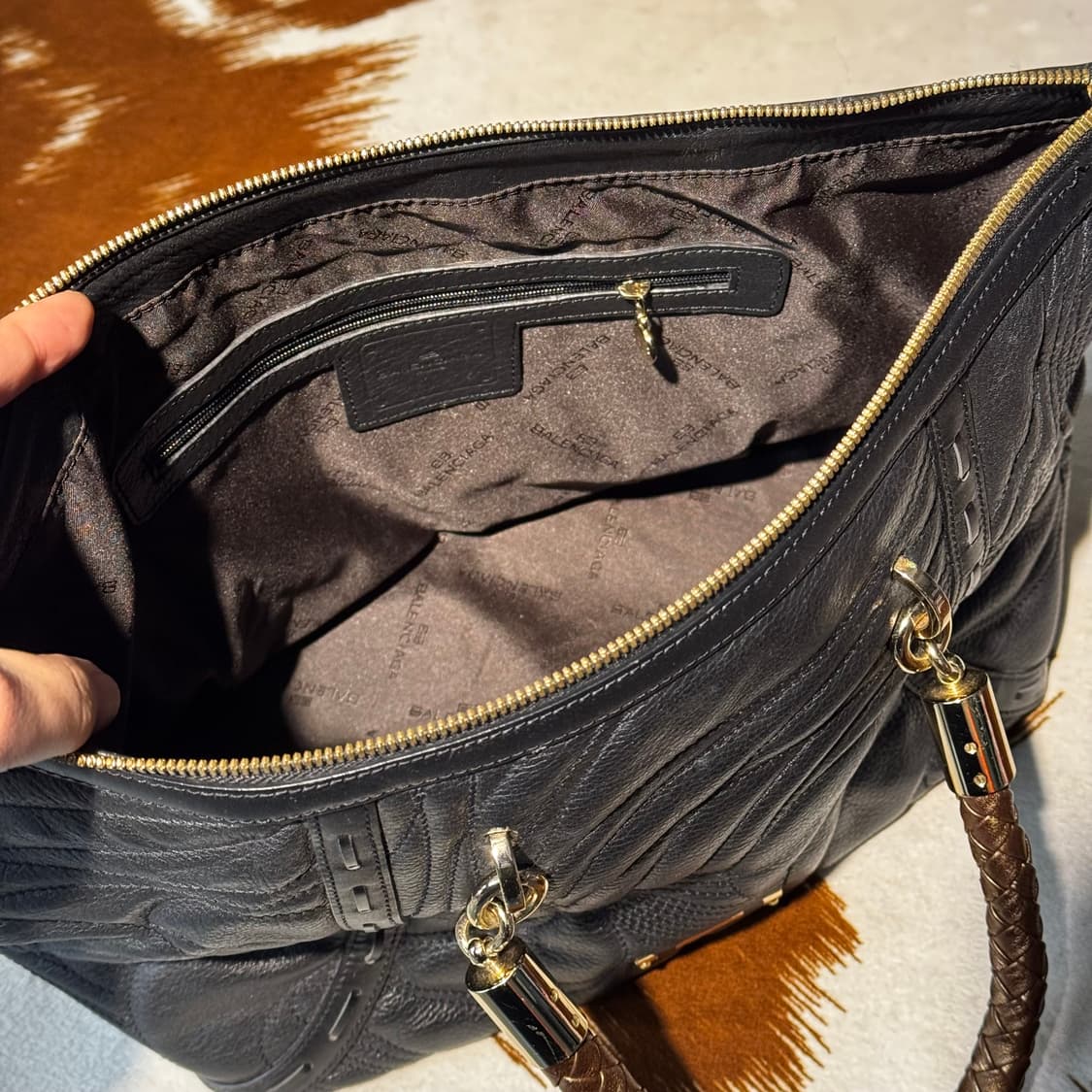 발렌시아가 레더 숄더백 블랙 스티치 y2k 상품이미지7