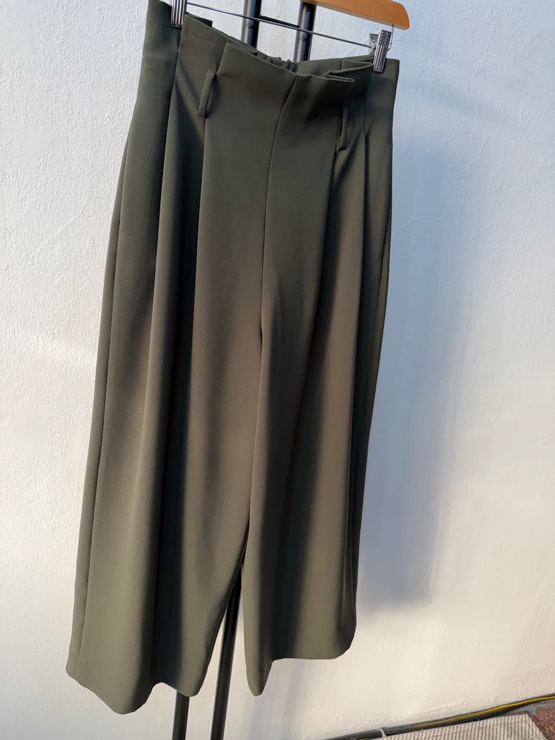정품) COS 코스 여성 다크 올리브 와이드 슬랙스 팬츠 36(26) 상품이미지2