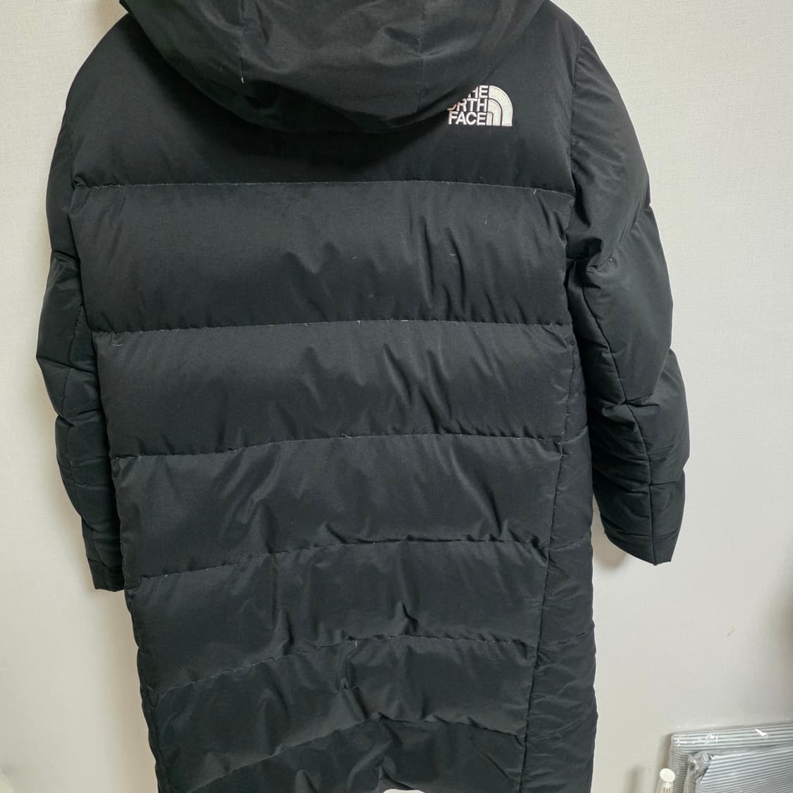 [L/100] 노스페이스 자수 로고 후드 롱패딩 블랙 (상태 우수) 상품이미지5