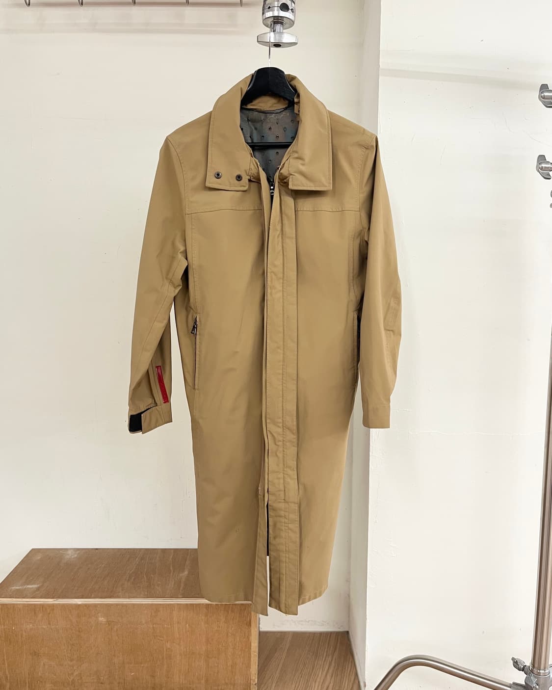 프라다 카멜 테크니컬 트렌치 코트 상품이미지1