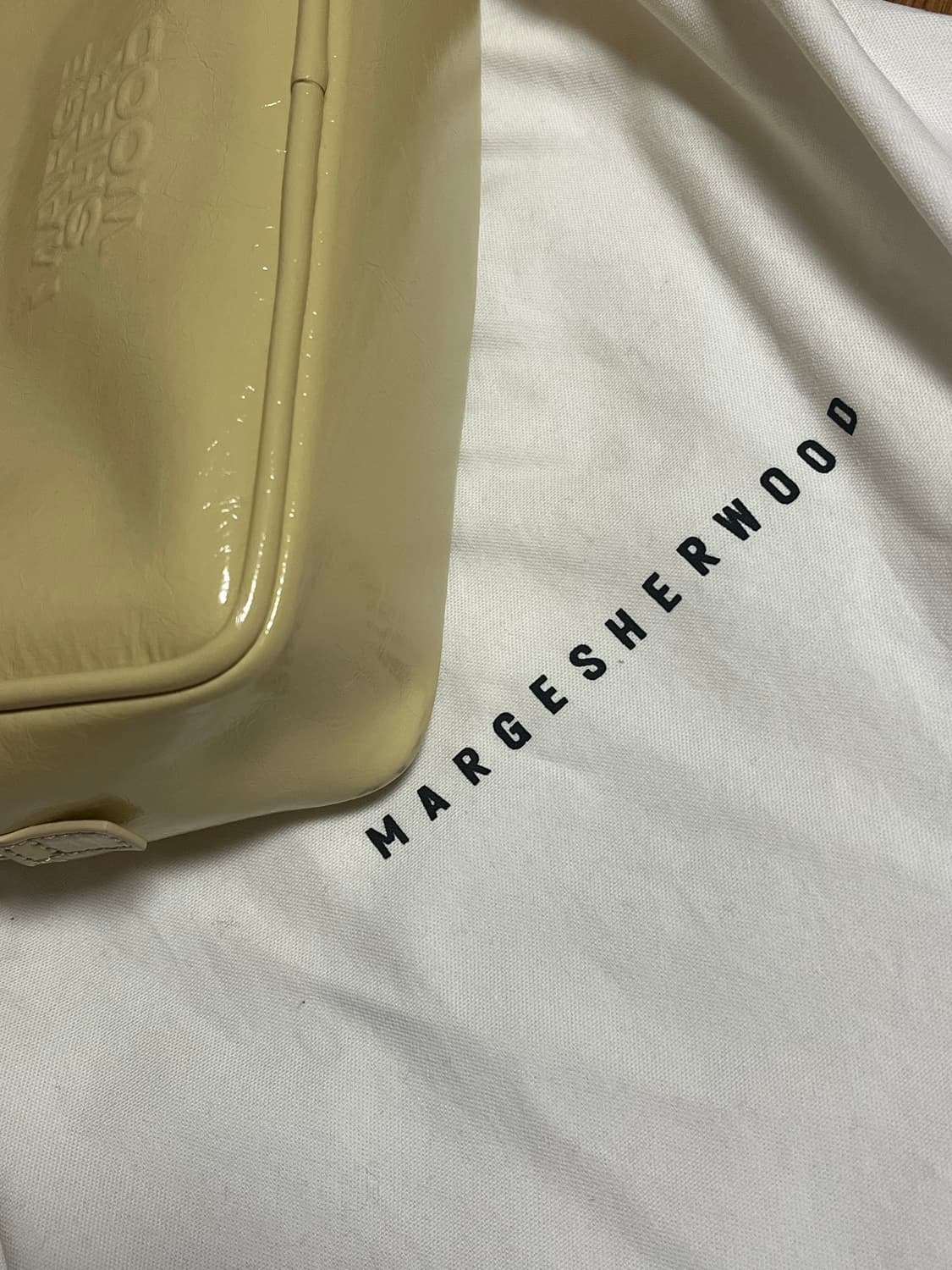 마지셔우드 피핑숄더백 버터 상품이미지3