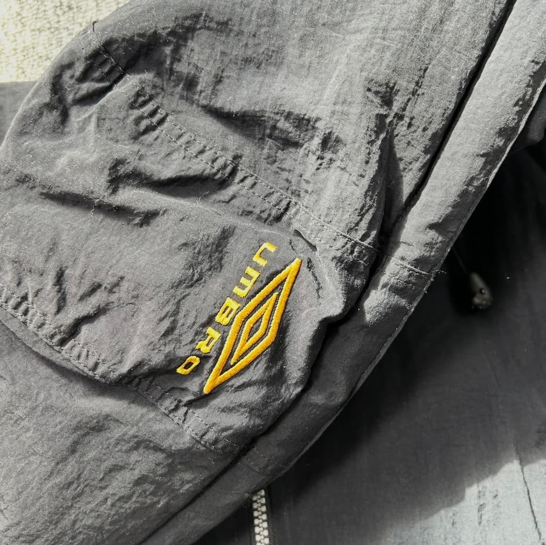 엄브로 올드스쿨 바람막이 점퍼 셋업 상품이미지5