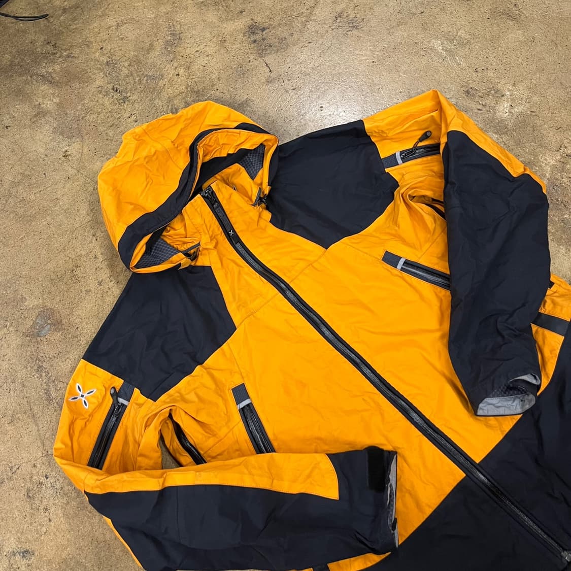 [정품/L] 몬츄라 노란색 검정색 바람막이 자켓 b14 상품이미지1