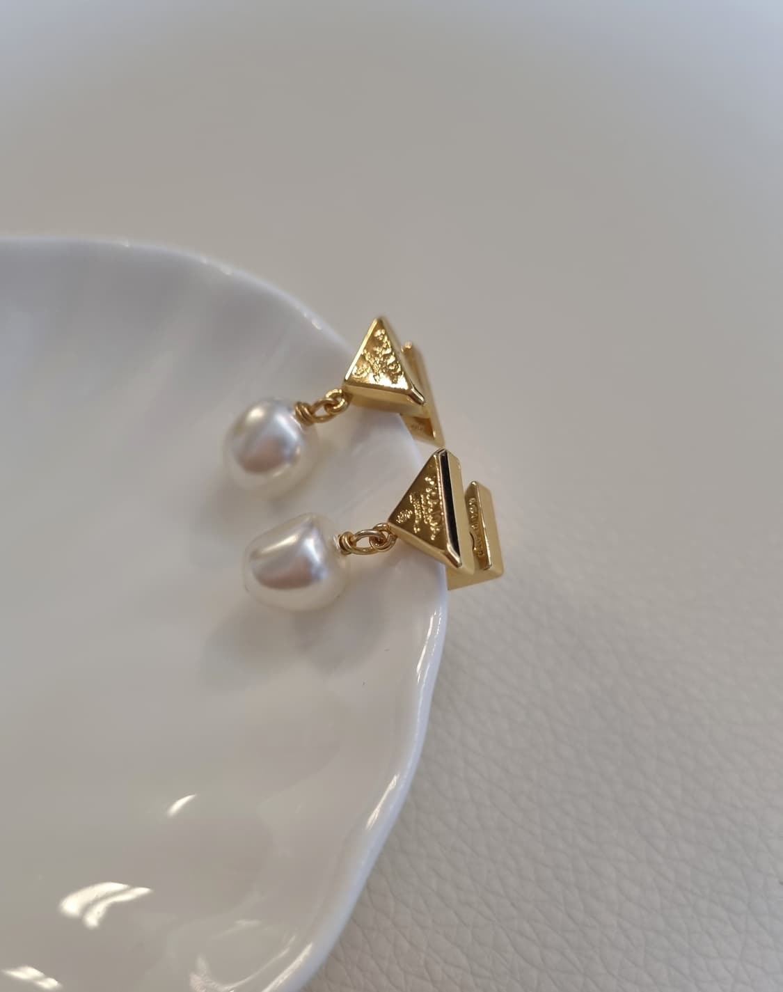 프라다 업사이클링 진주 귀걸이 상품이미지3