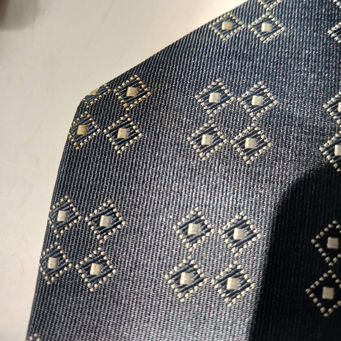 입생로랑 실크 네이비 자카드 패턴 넥타이 9.4cm A~B등급 E760
 상품이미지9