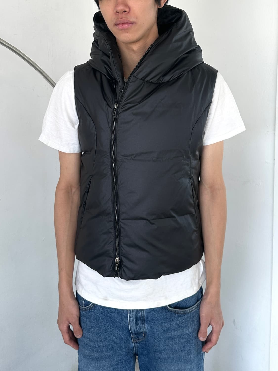 어태치먼트 비대칭 패딩 베스트 상품이미지1