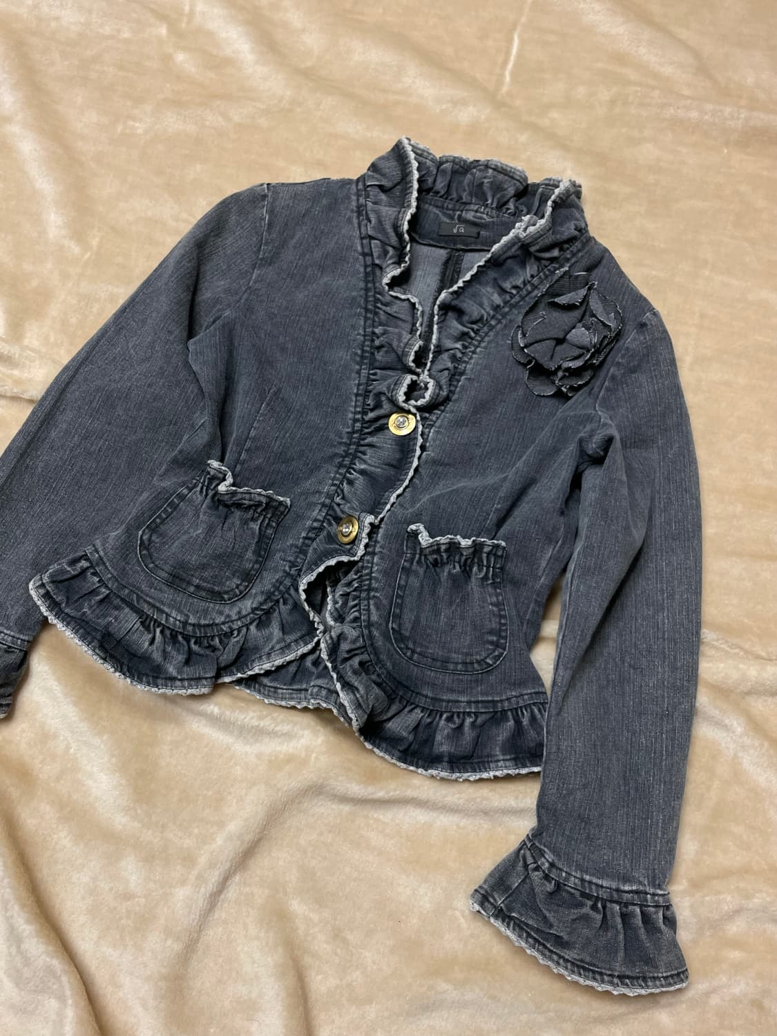 frill brooch denim jacket 상품이미지1