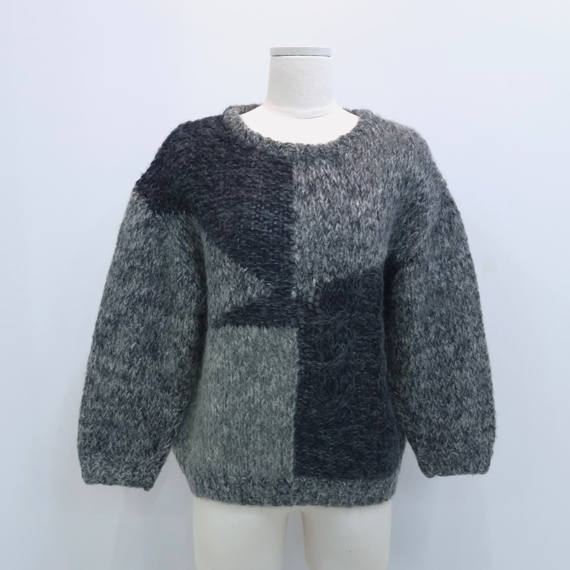 울혼방 모헤어 그레이 배색 니트 상품이미지1