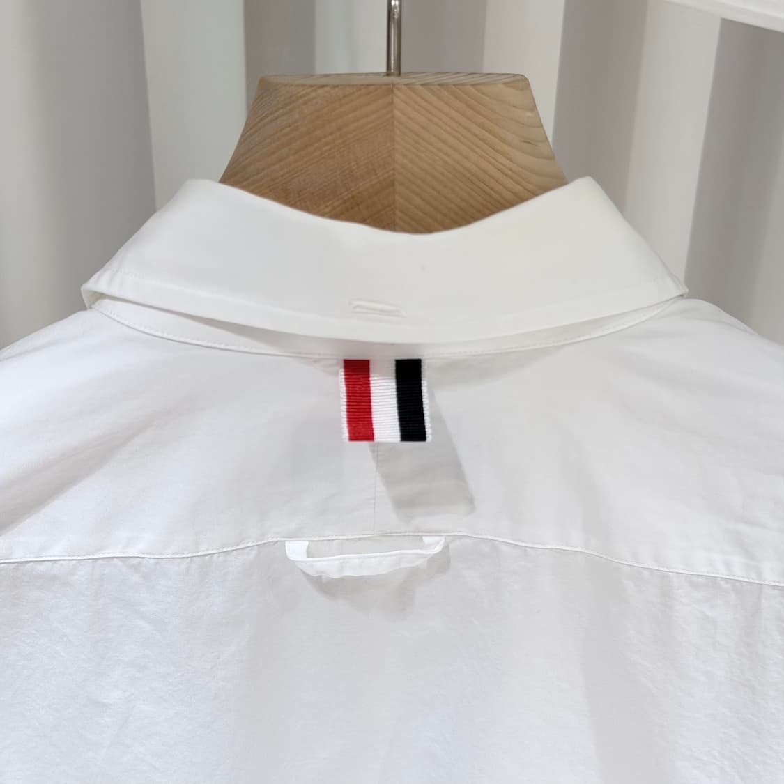 (A+/5) / 톰브라운 옥스포드 그로그랭 암밴드 클래식 셔츠 화이트 상품이미지6